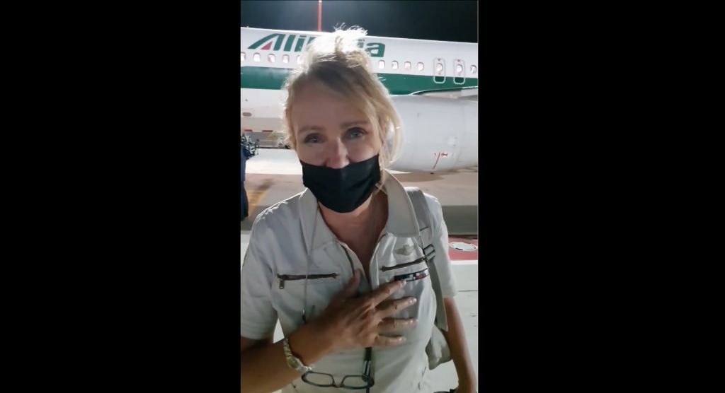 Mentre l'attenzione è in direzione unica verso un soggetto: Alitalia muore