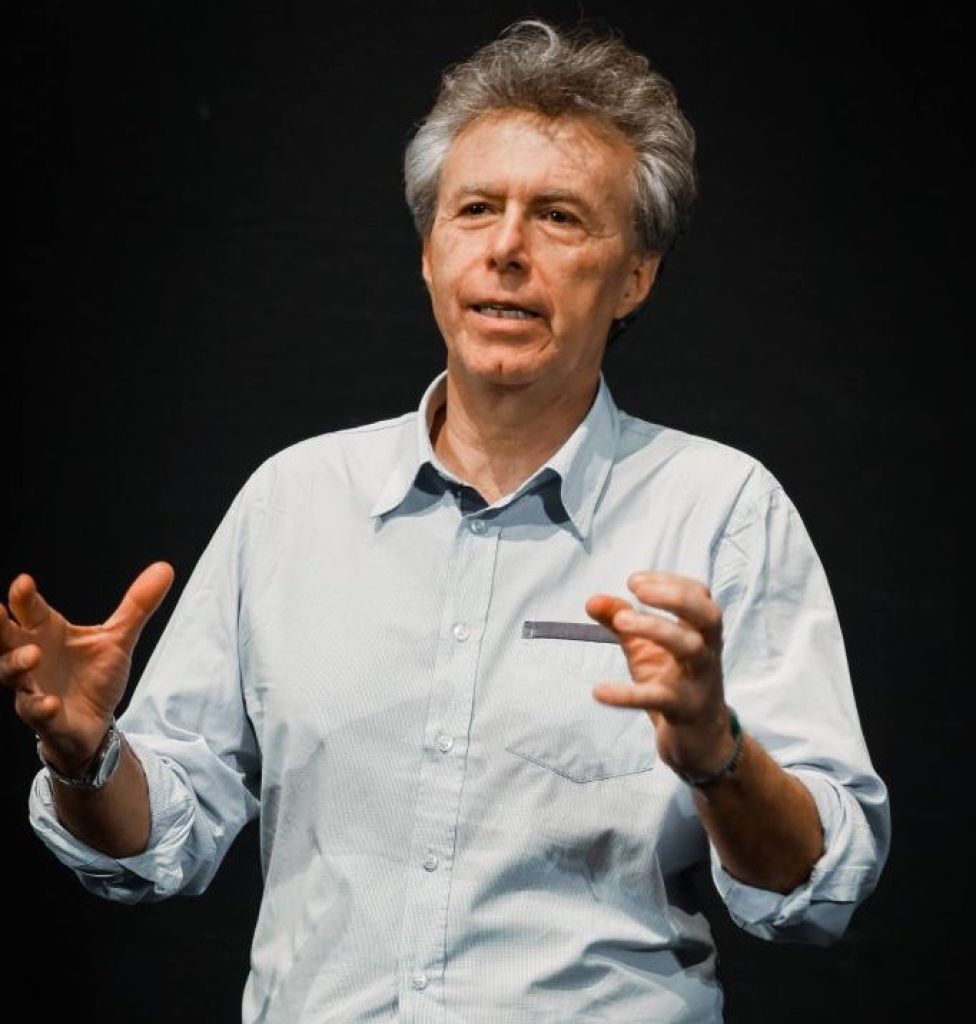 Al Teatro Carcano di Milano Paolo Colombo nel nuovo ciclo di history telling CONTROCORRENTE