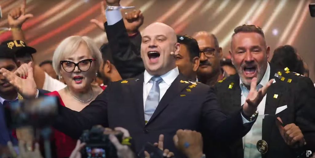 Ultima: Nessun Trading. Ricevere dividendi su licenza, monete per scambio di merci, servizi e beni di consumo.