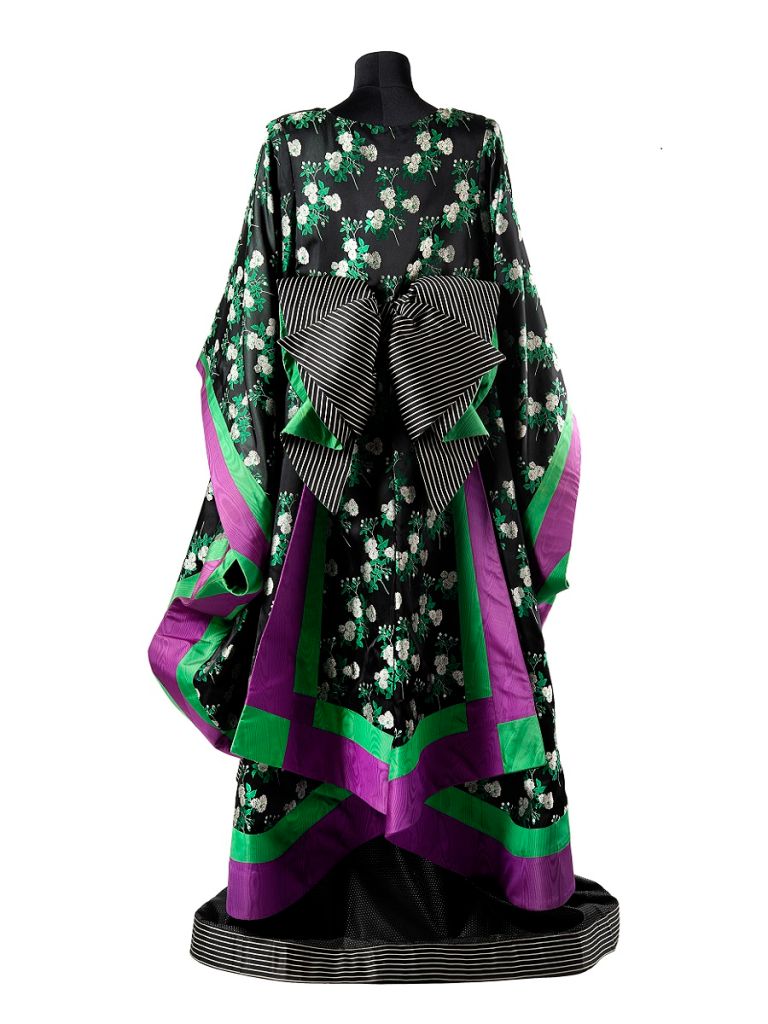 Palazzo Morando. In esposizione l’abito di Roberto Capucci appartenuto a Valentina Cortese e donato dall’associazione Amichæ