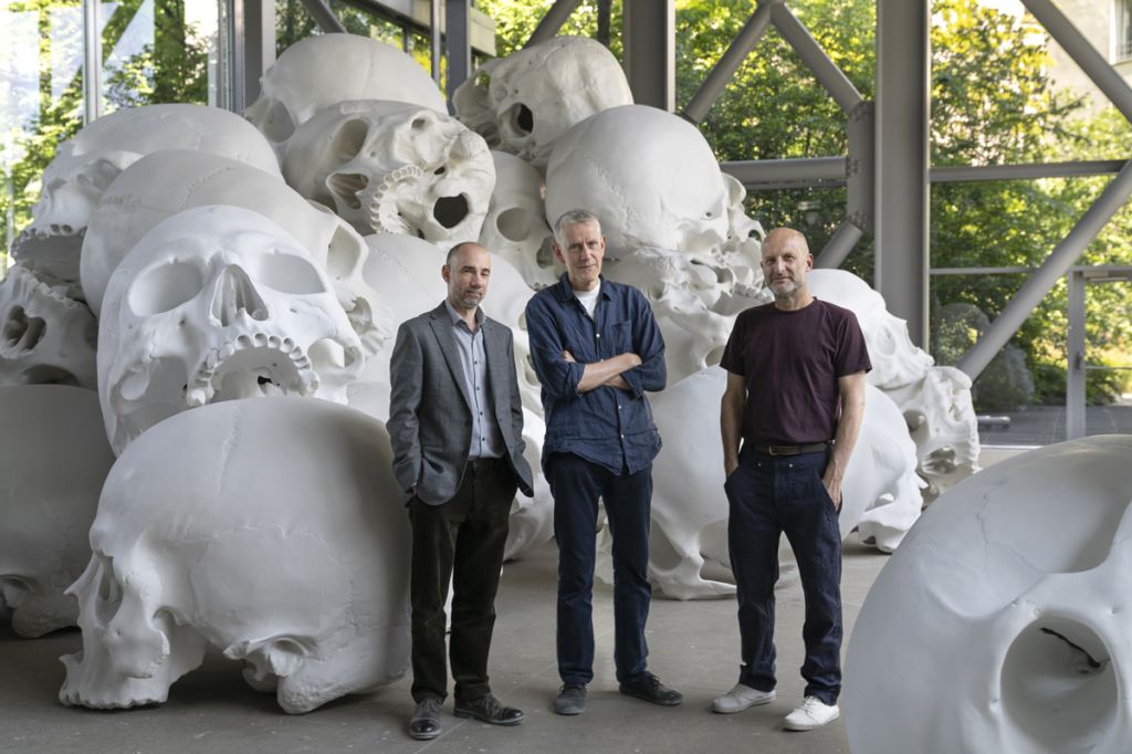 Sculture Viventi: Ron Mueck sbarca a Milano con la sua Opera Monumentale