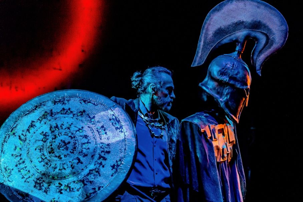 ILIADE Il gioco degli dei al Teatro Manzoni di Milano