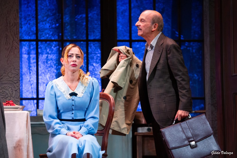 Carlo Buccirosso in scena con “Qualcosa è andato storto!”