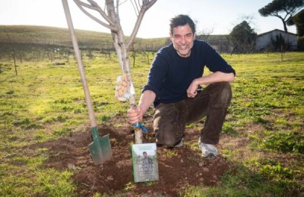 Progetto Greenheroes, inaugurati i primi frutteti solidali dai proventi del libro