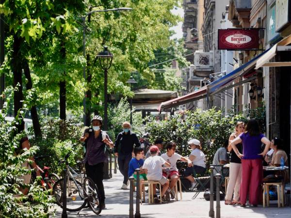Divieto di vendita di cibo e bevande da asporto in vetro o lattine