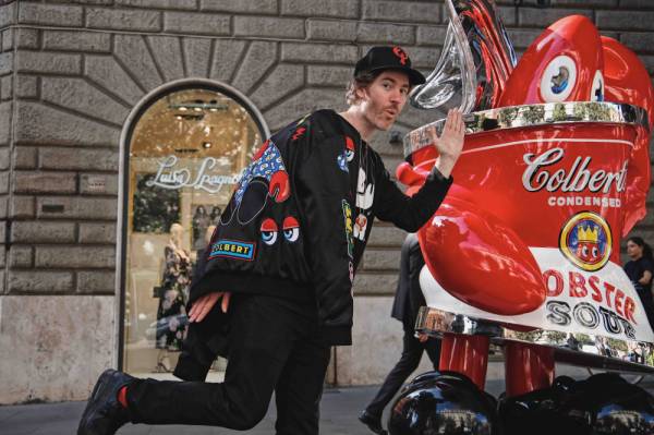 L'IMPERO di ARAGOSTE di Philip Colbert INVADE VIA VENETO