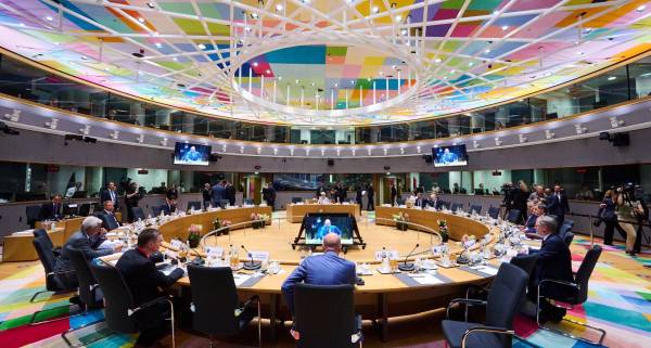 Sanzioni: il Consiglio aggiunge la violazione delle misure restrittive all'elenco dei reati dell'UE