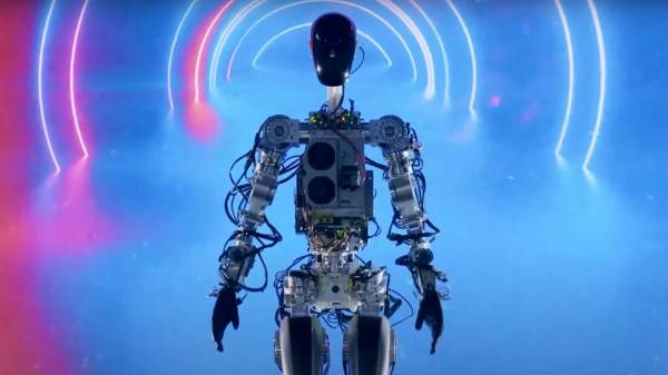 Futuro di Abbondanza: Elon Musk Rivela che il suo Robot A.I. Paverà la Strada