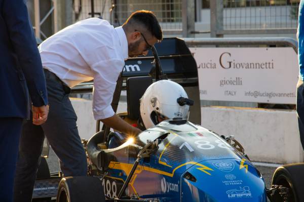 UNIPR - Presentata la PSR 23, la nuova vettura elettrica realizzata dall’UniPR Racing Team