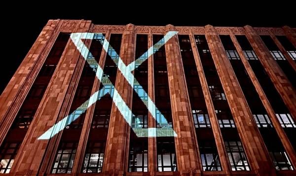 Twitter diventerà X Corp: Elon Musk illumina i quartieri generali con il nuovo logo!