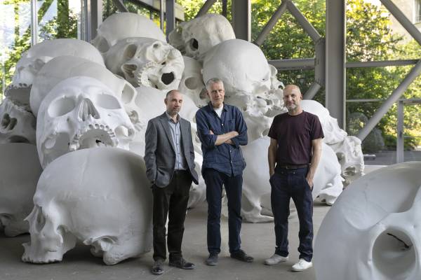 Sculture Viventi: Ron Mueck sbarca a Milano con la sua Opera Monumentale