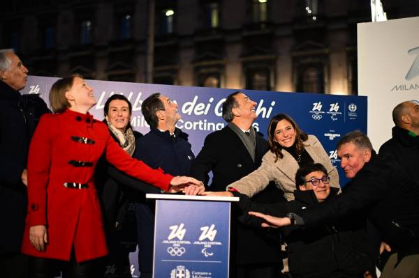 Luci, Emozioni e Giochi: Il Cuore Caldo di Milano sotto l'Albero dei Giochi Cortina 2026