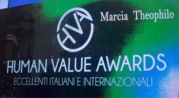 Márcia Theóphilo: Ambasciatrice della Poesia Brasiliana, Premiata al Th Carpegna Palace con il Human Value Awards a Roma
