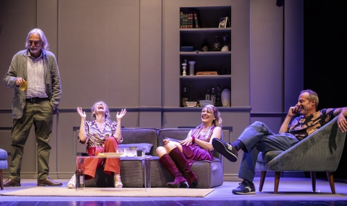 VICINI DI CASA al Teatro Manzoni: tra desideri nas...