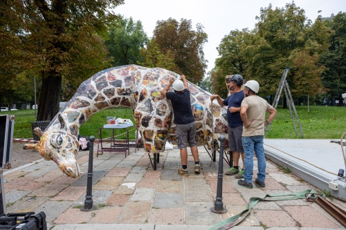 La giraffa di Rothschild alla Triennale: l’opera...