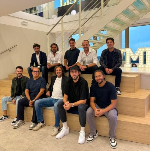 Warner Music Italy annuncia la distribuzione di Ho...