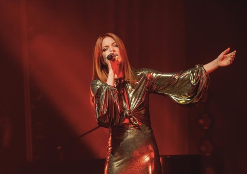 Noemi conquista il Palazzo dello Sport – Sabato ...